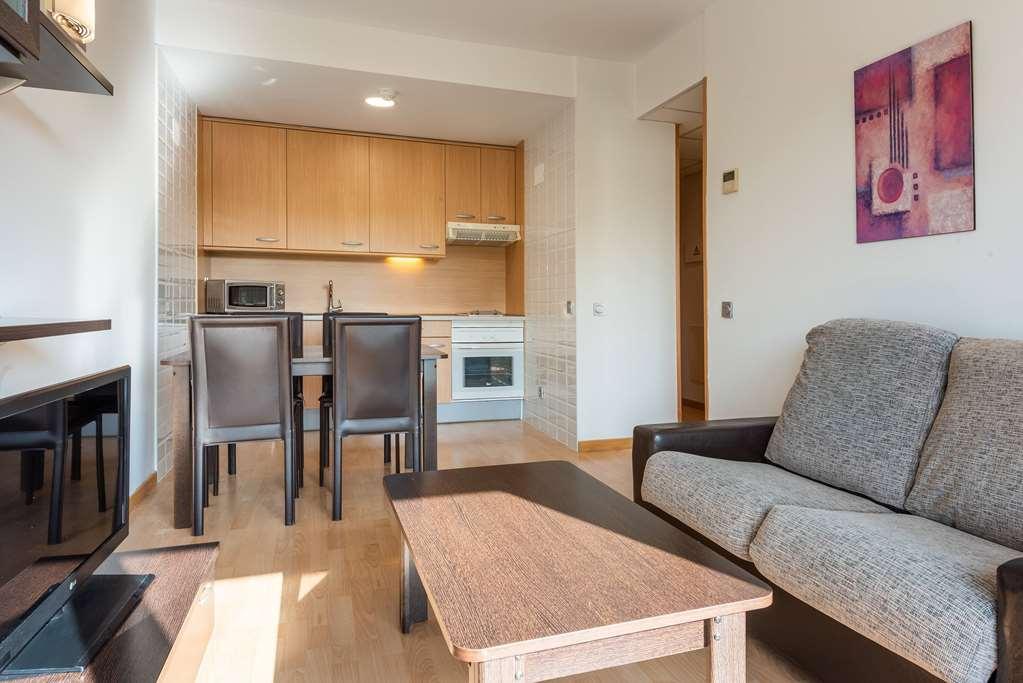 Madrid Airport Suites, Affiliated By Melia الغرفة الصورة